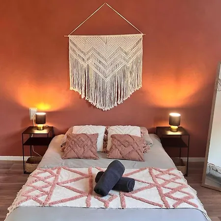 Cream Cocoon - Wifi - Proche Centre Apartman *